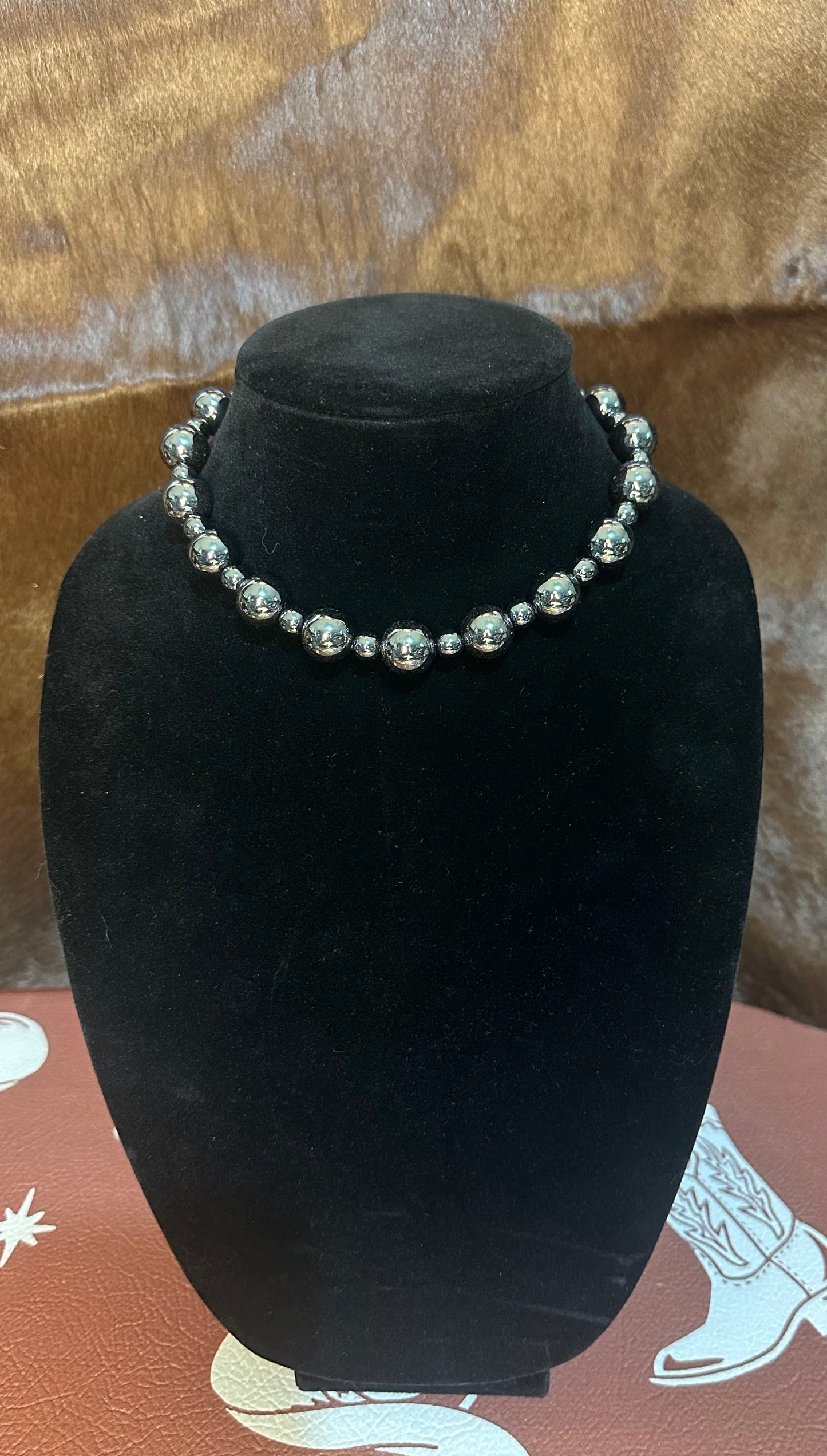 The Dakota Choker